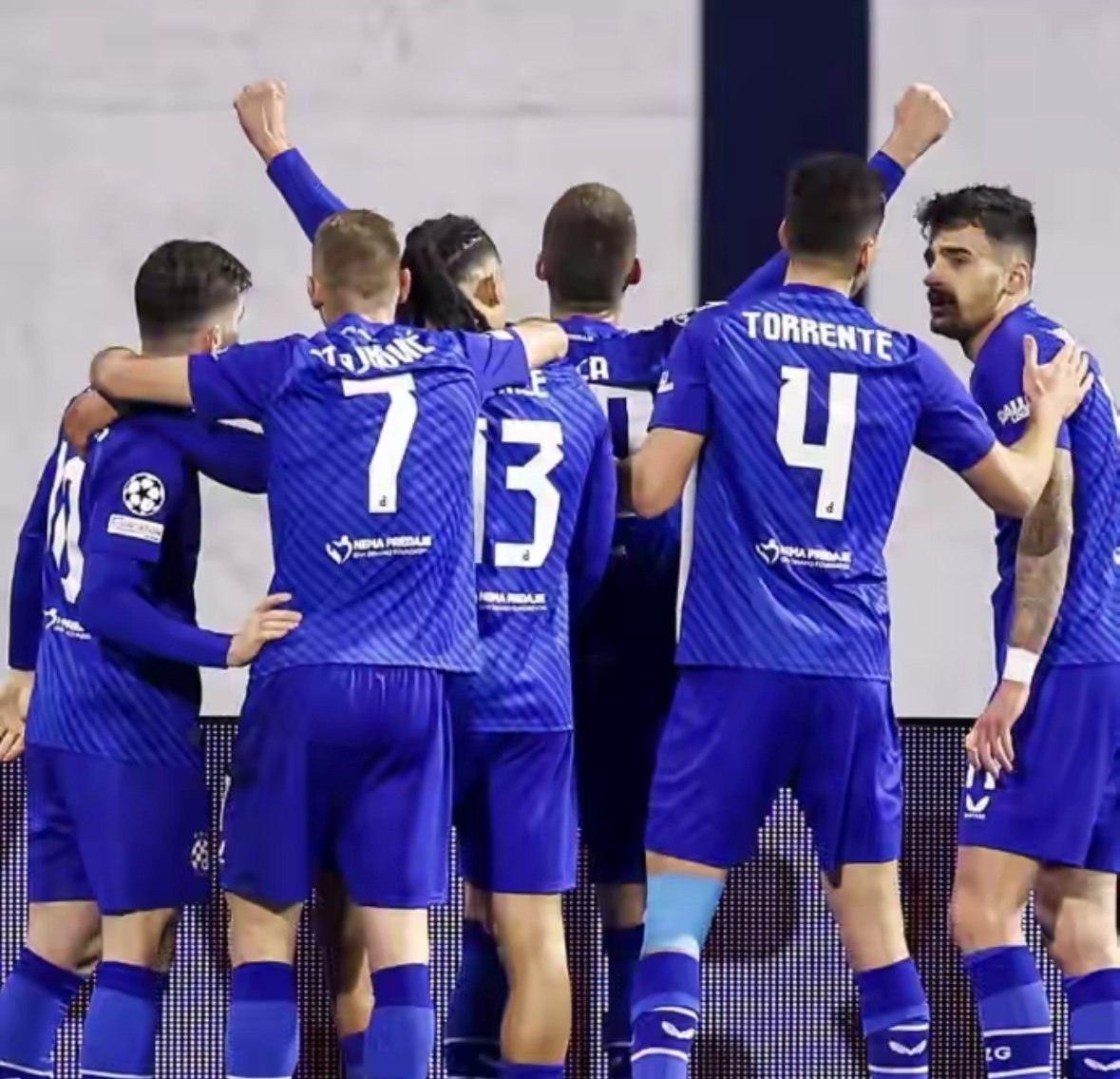 清晨欧冠传出新动向,里昂再遭质疑,管理层表态:质疑声仍在,赛程密集仍需轮换的简单介绍 清晨欧冠传出新动向,里昂再遭质疑,管理层表态:质疑声仍在,赛程密集仍需轮换的简单介绍